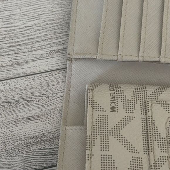 Michael Kors Jet Set Wallet With Check Book Cover - Picture 16 of 16